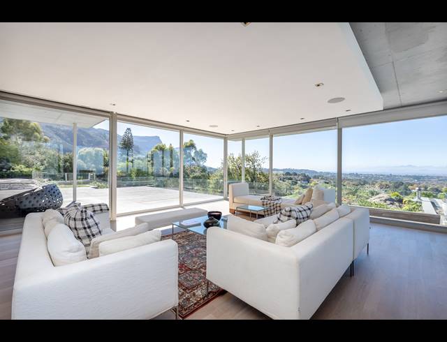 5 BEDROOM FREEHOLD TO LET IN CONSTANTIA